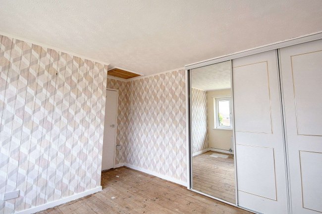 32 Longsands Road, St Neots, Cambridgeshire, PE19 1TA 2