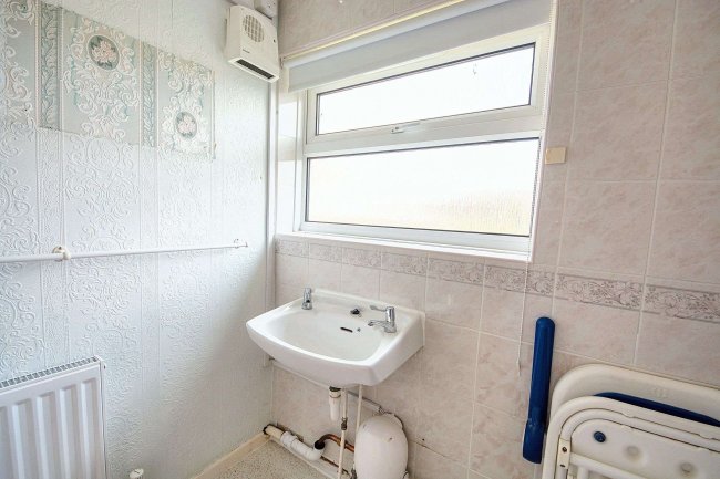 32 Longsands Road, St Neots, Cambridgeshire, PE19 1TA 2