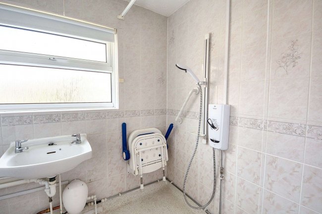 32 Longsands Road, St Neots, Cambridgeshire, PE19 1TA 2