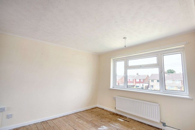 32 Longsands Road, St Neots, Cambridgeshire, PE19 1TA 2