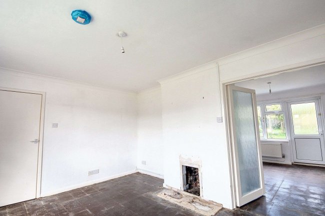 32 Longsands Road, St Neots, Cambridgeshire, PE19 1TA 2
