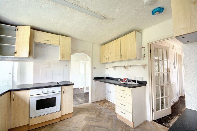 32 Longsands Road, St Neots, Cambridgeshire, PE19 1TA 2