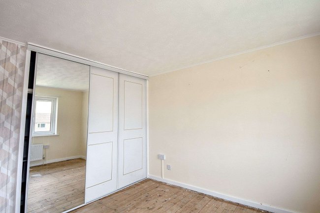32 Longsands Road, St Neots, Cambridgeshire, PE19 1TA 2