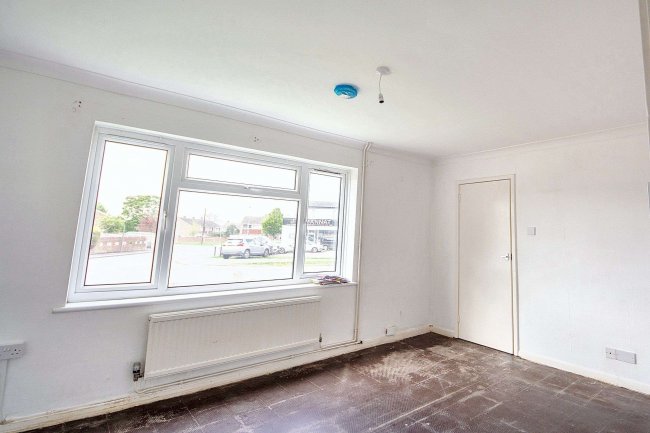 32 Longsands Road, St Neots, Cambridgeshire, PE19 1TA 2