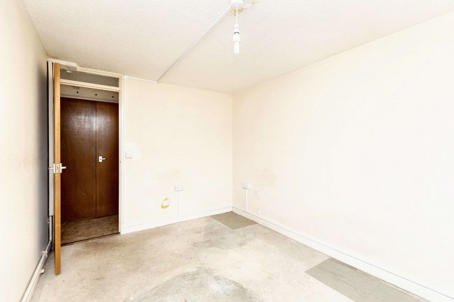 46 & 48 Browney Path, Bedford, Bedfordshire, MK41 7XH 3