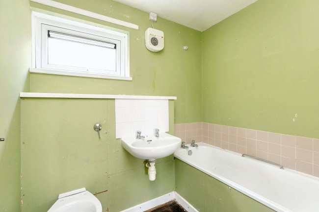 48 Browney Path, Bedford, Bedfordshire, MK41 7XH 8