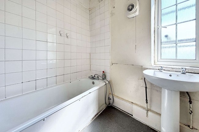 3 Cheyne Close, Hendon, London, NW4 3NH 3