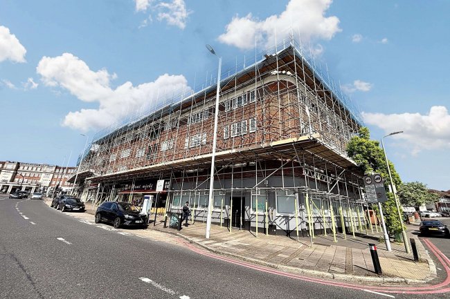 3 Cheyne Close, Hendon, London, NW4 3NH 3