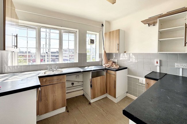 3 Cheyne Close, Hendon, London, NW4 3NH 3