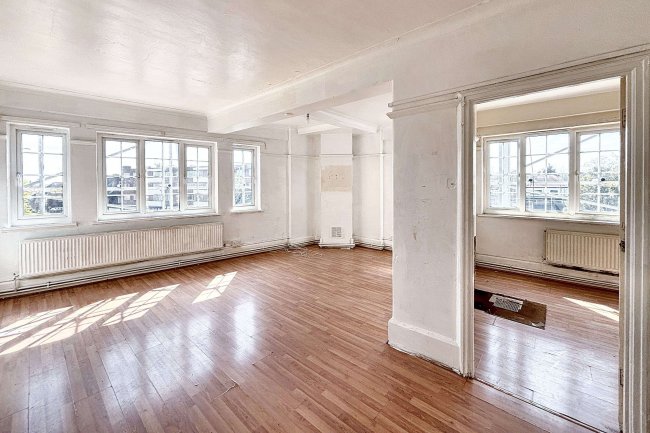 3 Cheyne Close, Hendon, London, NW4 3NH 3