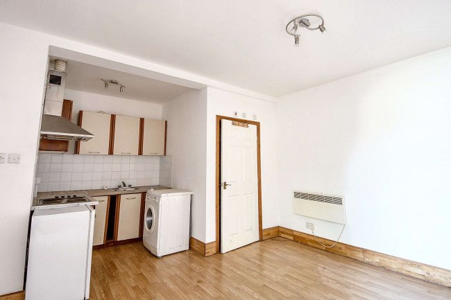 Flat 4, 23-25 Biscot Road, Luton, Bedfordshire, LU3 1AH 8
