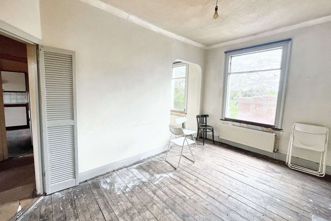 7 Miles Road, Mitcham, Surrey, CR4 3DA 8