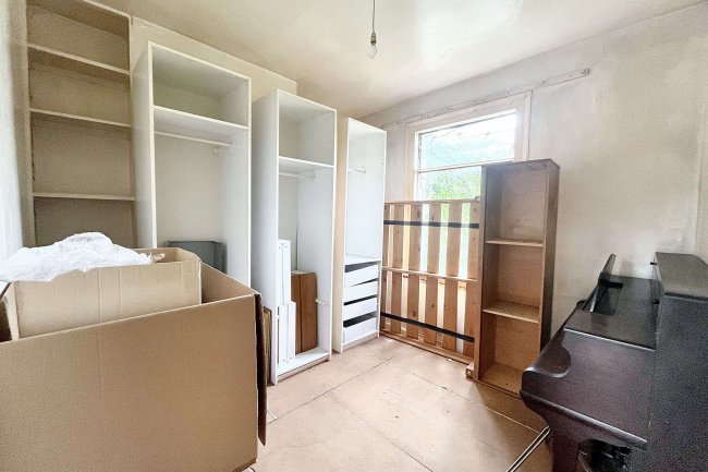 7 Miles Road, Mitcham, Surrey, CR4 3DA 8