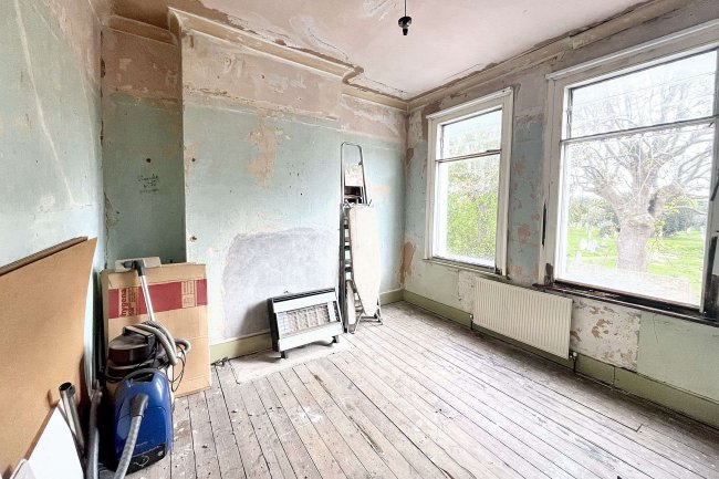 7 Miles Road, Mitcham, Surrey, CR4 3DA 8