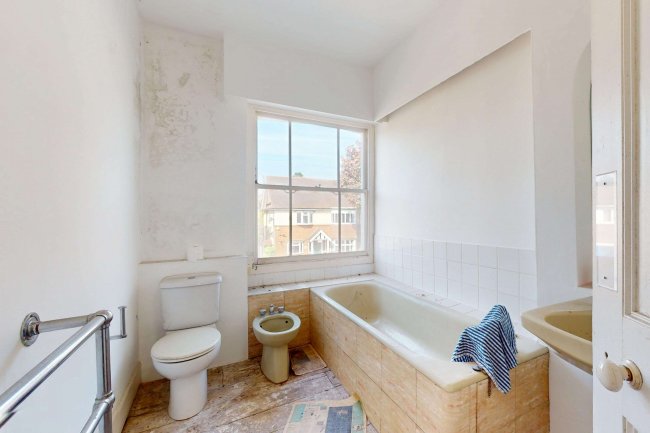 Kingsmead, 111 Strawberry Vale, Twickenham TW1 4SJ 2