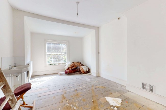 Kingsmead, 111 Strawberry Vale, Twickenham TW1 4SJ 2