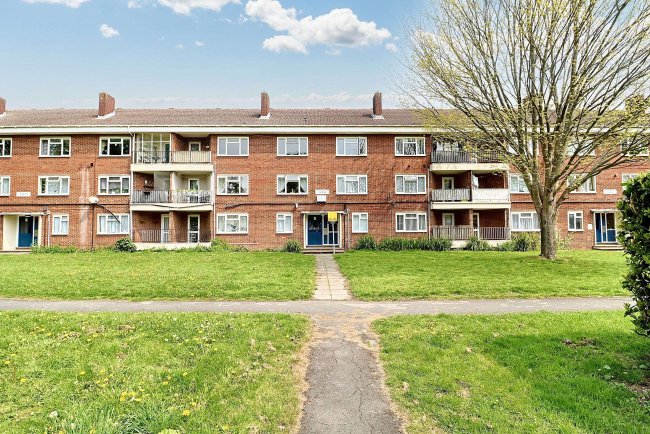 82 Evenlode Road, Southampton, SO16 9EH 2