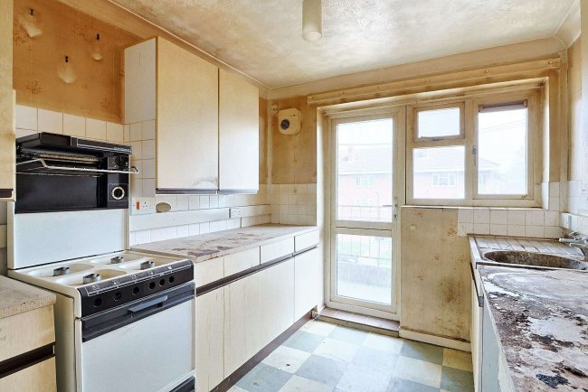82 Evenlode Road, Southampton, SO16 9EH 2