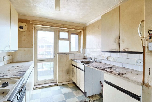 82 Evenlode Road, Southampton, SO16 9EH 2