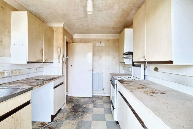 82 Evenlode Road, Southampton, SO16 9EH 2