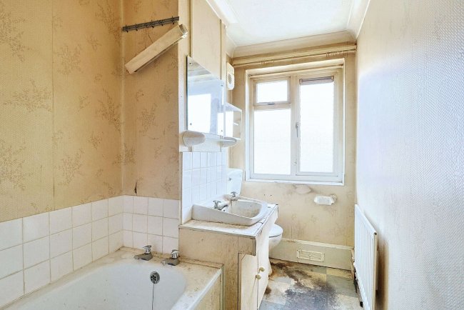 82 Evenlode Road, Southampton, SO16 9EH 2