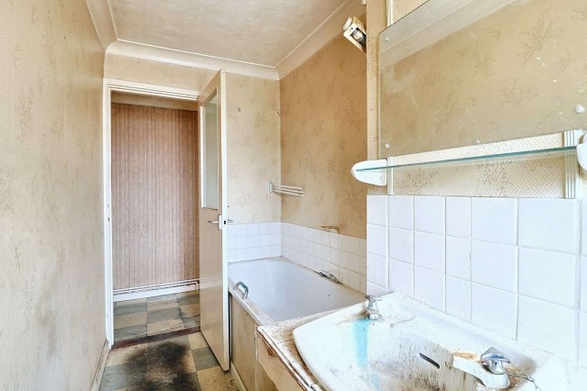82 Evenlode Road, Southampton, SO16 9EH 2