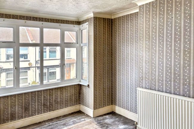 19 Waterloo Road, Shoeburyness, Southend-on-Sea, SS3 9EQ 5