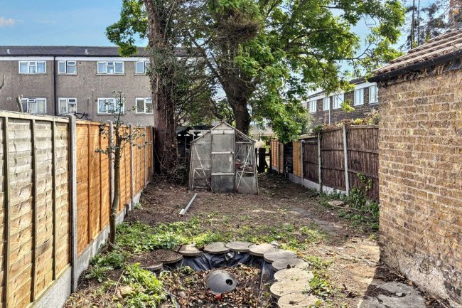 19 Waterloo Road, Shoeburyness, Southend-on-Sea, SS3 9EQ 5