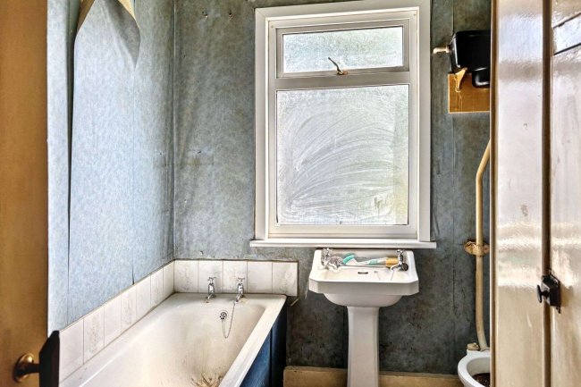 19 Waterloo Road, Shoeburyness, Southend-on-Sea, SS3 9EQ 5