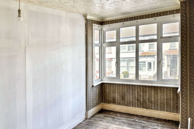 19 Waterloo Road, Shoeburyness, Southend-on-Sea, SS3 9EQ 5