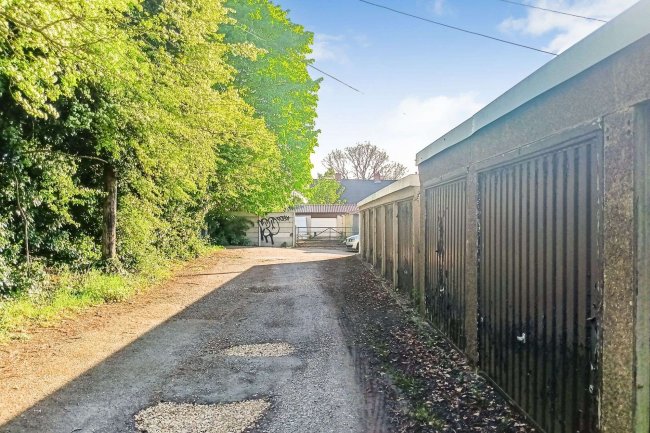 Garages 1 - 21 Hedge End Road, Andover SP10 2DJ 4