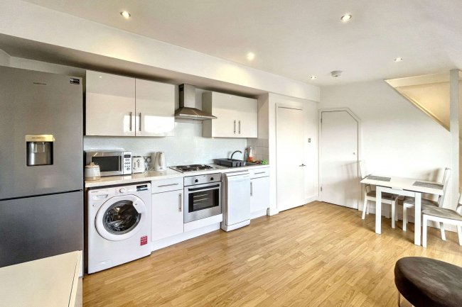 103b Robin Hood Way, Roehampton, London, SW15 3QE 3