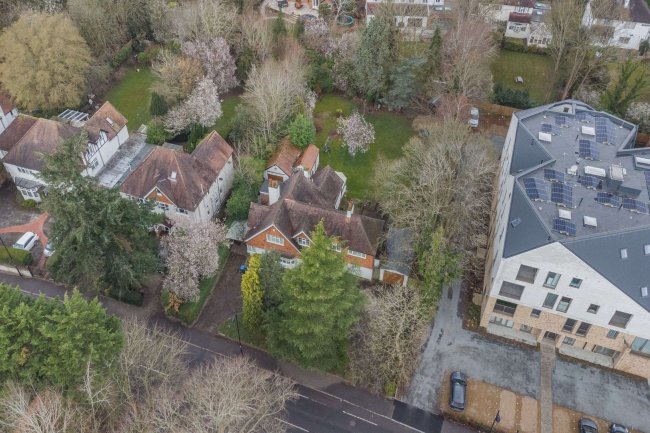 128 Foxley Lane, Purley, Greater London, CR8 3NE 5