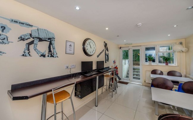 30 Chatsworth Road, Kilburn, London, NW2 4BS 8