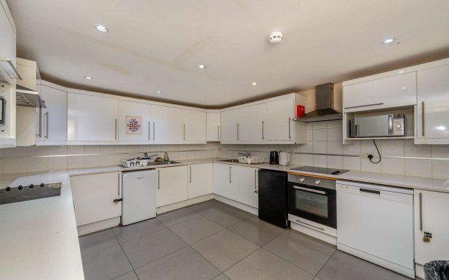 30 Chatsworth Road, Kilburn, London, NW2 4BS 8