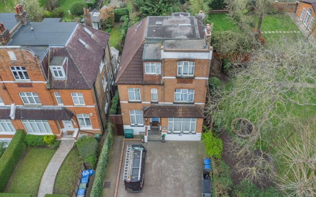 30 Chatsworth Road, Kilburn, London, NW2 4BS 8