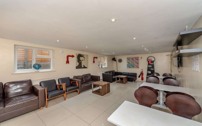 30 Chatsworth Road, Kilburn, London, NW2 4BS 8