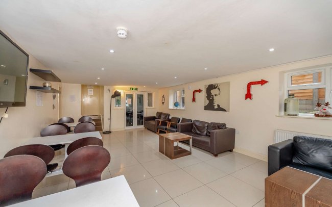 30 Chatsworth Road, Kilburn, London, NW2 4BS 8