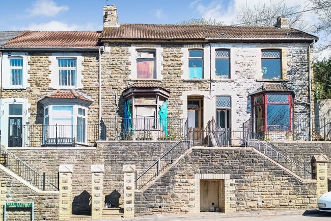 5 Gelli Terrace, Caerphilly, Mid Glamorgan, CF83 4FQ 3