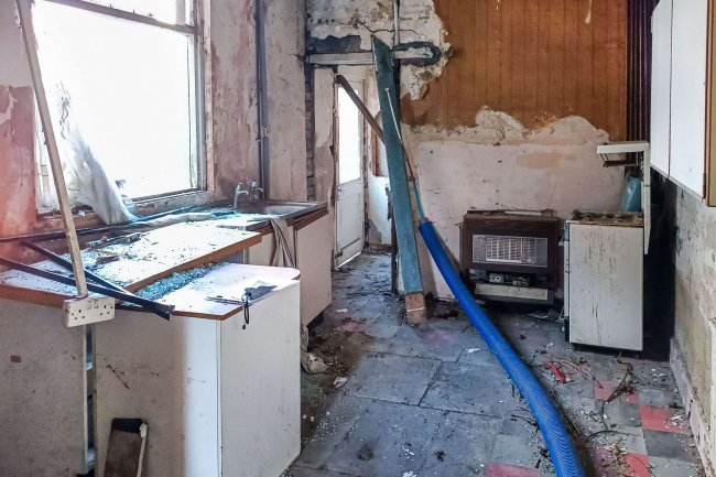 5 Gelli Terrace, Caerphilly, Mid Glamorgan, CF83 4FQ 3