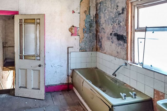 5 Gelli Terrace, Caerphilly, Mid Glamorgan, CF83 4FQ 3