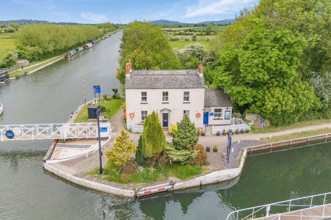 Junction Bridge House, Saul, Gloucestershire GL2 7LA 7