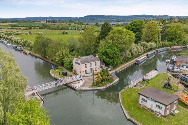 Junction Bridge House, Saul, Gloucestershire GL2 7LA 7