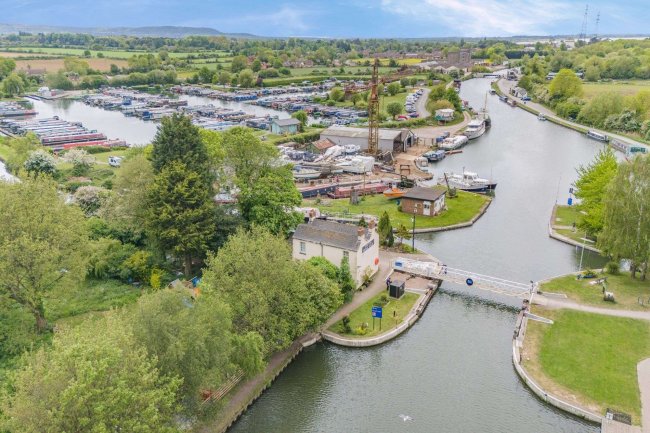 Junction Bridge House, Saul, Gloucestershire GL2 7LA 7