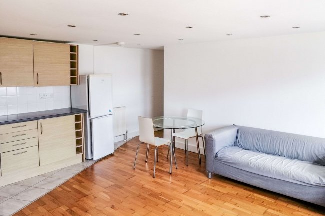 Flats A-D, 1 Donkin Hill, Caversham, Reading, RG4 5DG 3