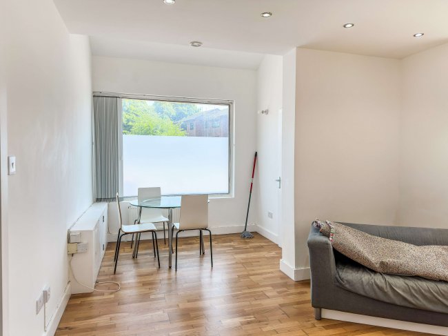 Flats A-D, 1 Donkin Hill, Caversham, Reading, RG4 5DG 3