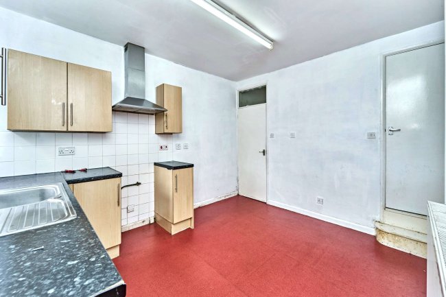 1 Myrtle Avenue, Balsall Heath, Birmingham, B12 8RF 5