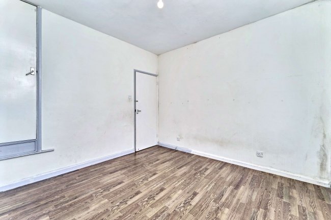 1 Myrtle Avenue, Balsall Heath, Birmingham, B12 8RF 5