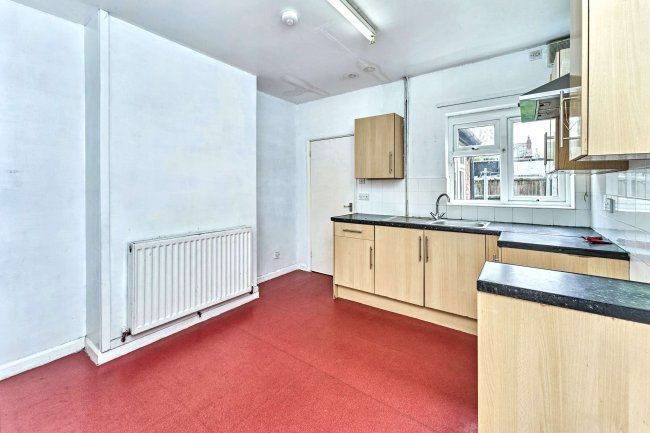 1 Myrtle Avenue, Balsall Heath, Birmingham, B12 8RF 5