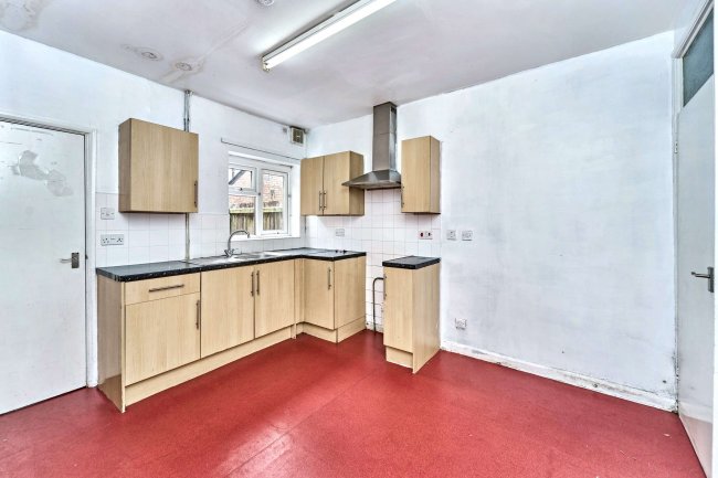 1 Myrtle Avenue, Balsall Heath, Birmingham, B12 8RF 5